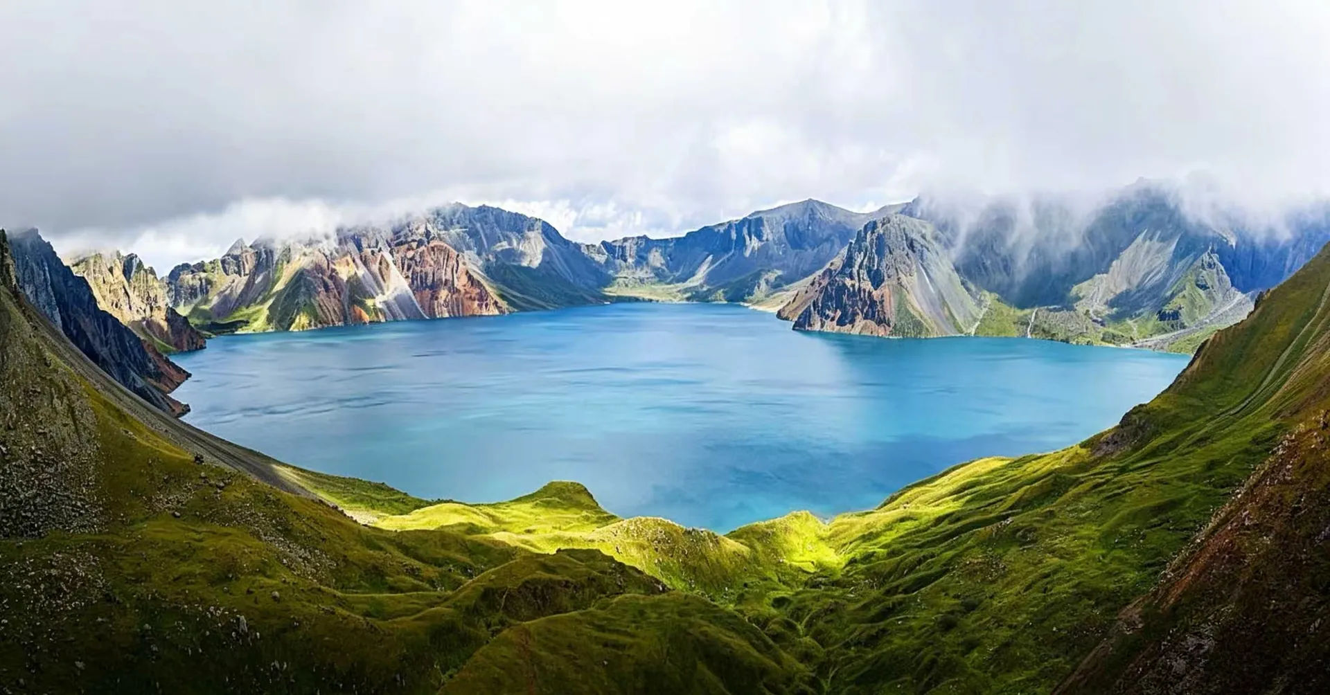 Changbaishan Travel Guide: Tianchi Crater Lake, Waterfalls & Border Peaks