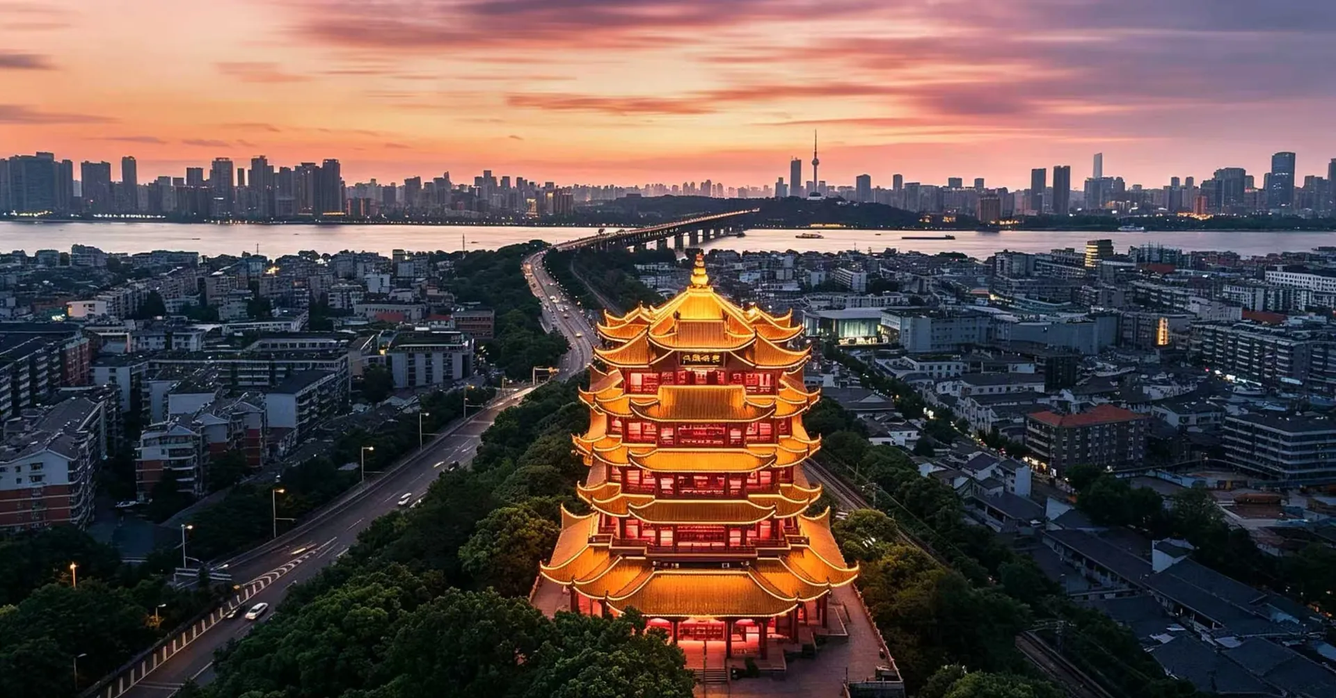 Wuhan Travel Guide: Yellow Crane Tower, East Lake & Yangtze River